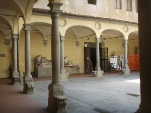 Il cortile dell'Accademia delle Arti e del Disegno di Firenze, la più antica del mondo