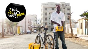 Cinècyclo porta il cinema educativo nei luoghi più remoti del mondo. Viaggia e proietta grazie alla bicicletta