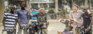 Vincent Hanrion con la sua squadra in Senegal