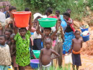 il-rapporto-unicef-lancia-un-allarmante-denuncia-sulleccessivo-lavoro-domestico-delle-bambine