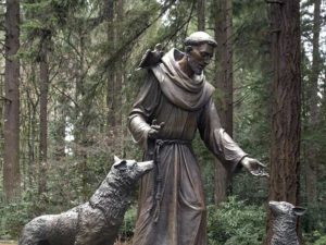 statua-raffigurante-san-francesco-e-il-lupo-che-rievoca-il-grande-legame-che-il-santo-ebbe-con-la-natura-amata-e-celebrata-perche-creazione-di-dio
