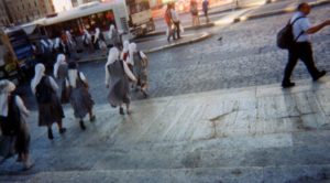 rda-suore-che-attraversano-la-strada