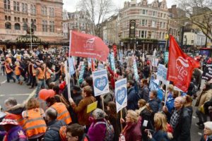 Manifestanti Londra