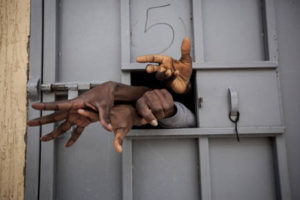 Contreras mani dalle porte del carcere